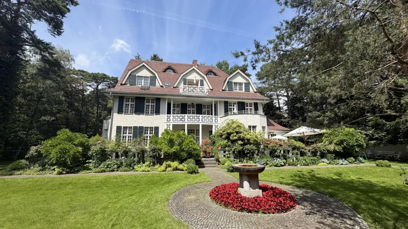Das besondere Objekt: 
Sanierte Dachgeschoss-Maisonette in wunderschöner Villa am Messelpark — photo 1